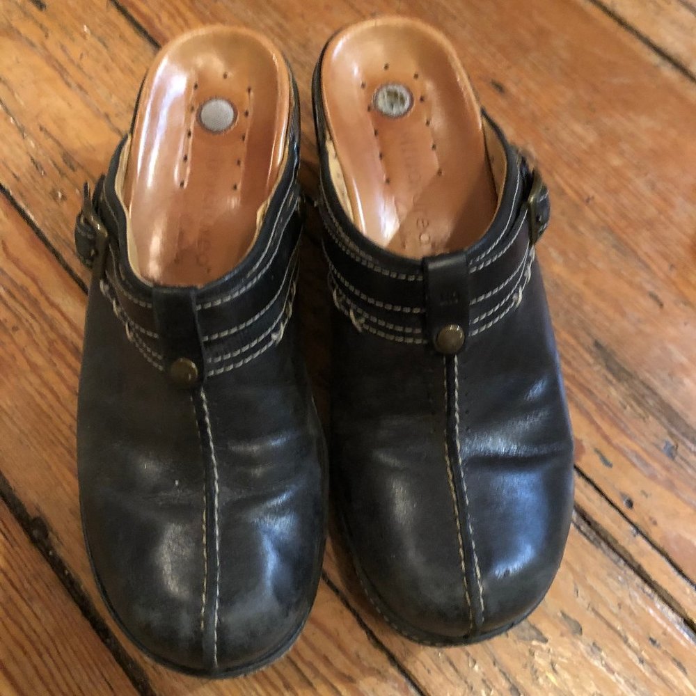 Clarks Clogs Size 8